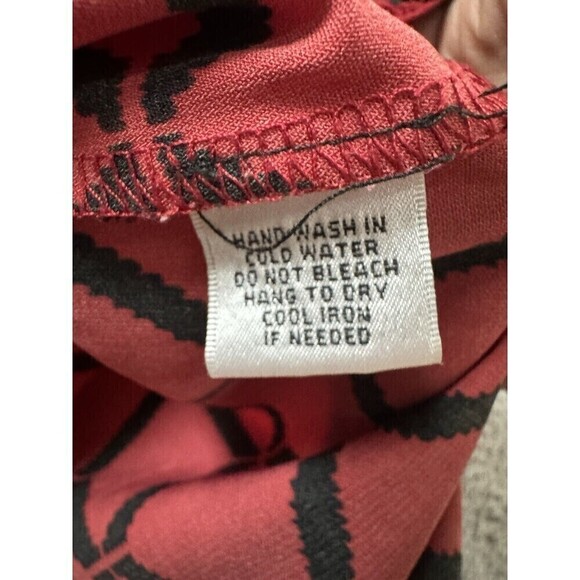 Signature Studio Shirt Womens L Red Black Colorful Relaxed Lightweight Top - Picture 3 of 11